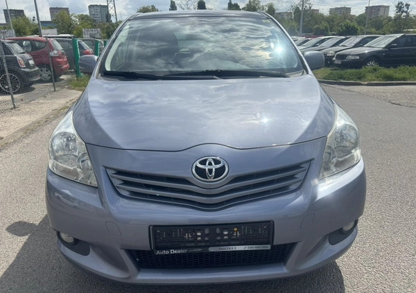 Toyota Verso cena 23900 przebieg: 192000, rok produkcji 2010 z Dukla małe 497